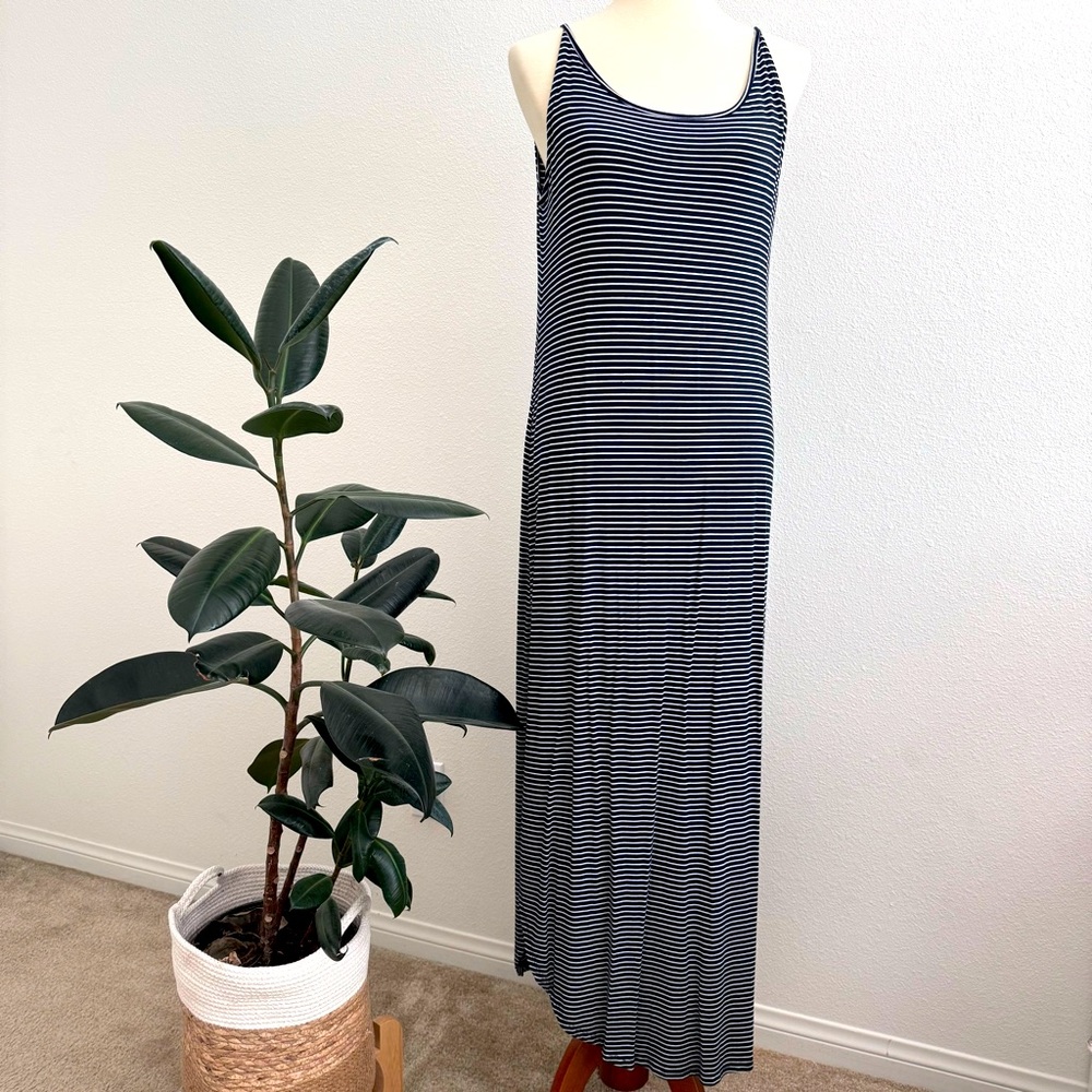 Cable & Gauge Navy blue and white striped sleeveless maxi dress - size M